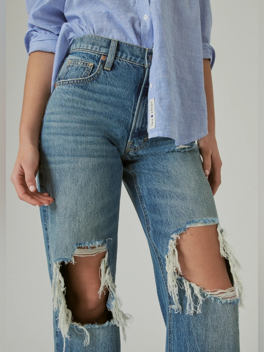 Lucky Brand Light Blue Distressed Boyfriend Jeans
HIGH RISE WIDE LEG